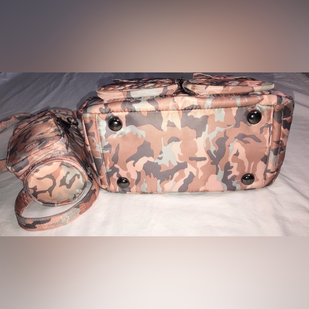 Lug Jumper Carryall Tote and bottle carrier in Camo Rose - Picture 7 of 10